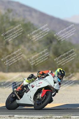 media/Oct-30-2025-Racers Edge (Thu) [[dabbdaf680]]/3-B Group/Session 5 (Turn 6)/